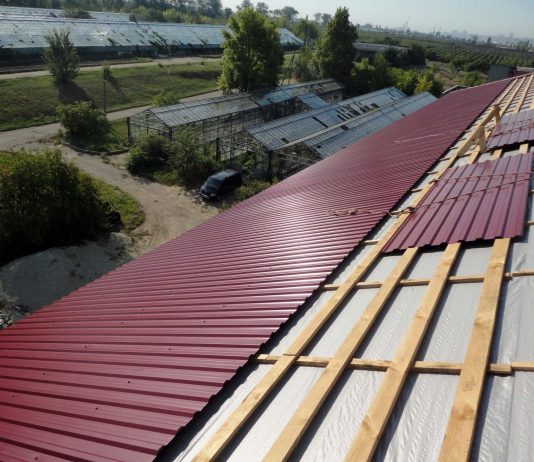 Недостатки и преимущества профнастила