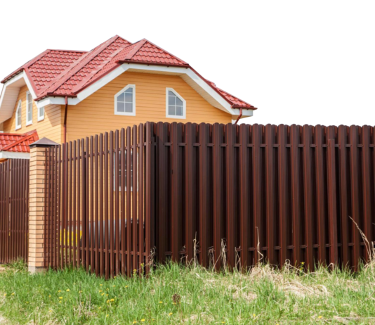 Плюсы железного забора