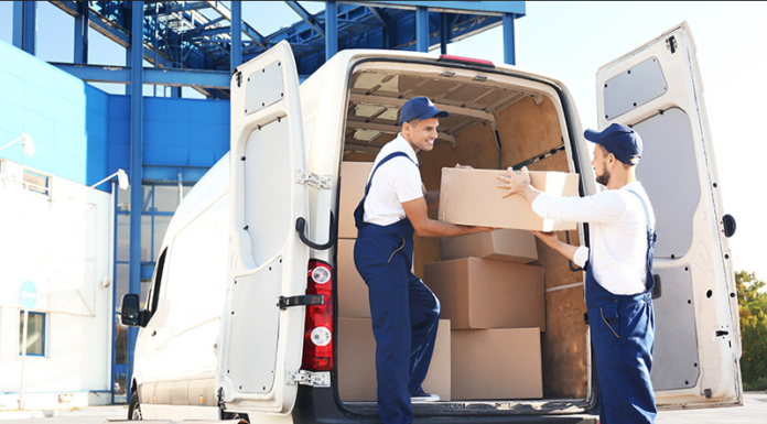 Почему в Санкт-Петербурге популярны мувинговые услуги