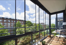 Стеклянный балкон: все, что нужно знать