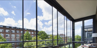 Стеклянный балкон: все, что нужно знать