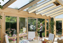 Деревянные окна и двери — отличный выбор для обустройства дома