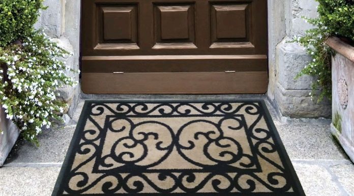 Как качественно оформить задний двор и вход с его стороны?