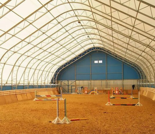 Строительство быстровозводимых конных манежей