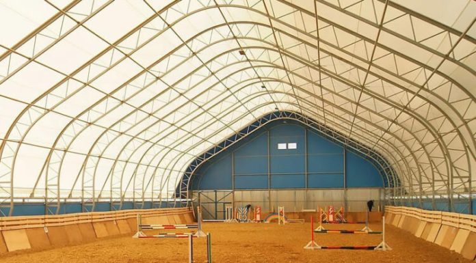 Строительство быстровозводимых конных манежей