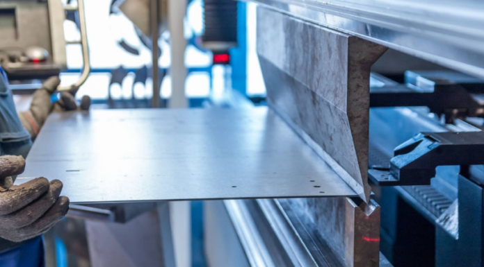 Резка листового металла: особенности, плюсы и ограничения