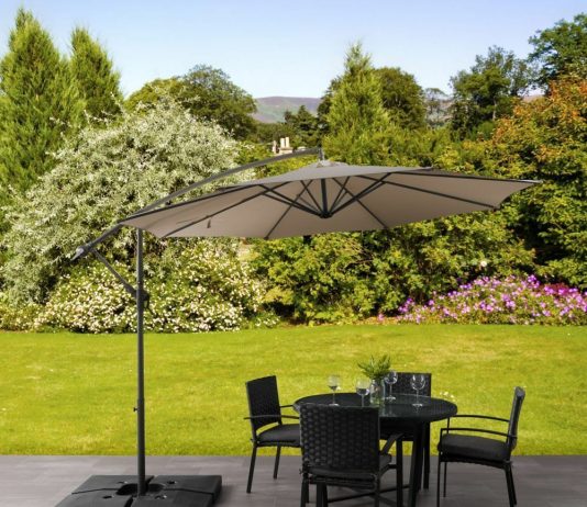 Использование уличных зонтов в городе Алматы