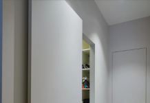 В чем плюсы скрытых раздвижных дверей: экономия пространства, стильный и эстетичный вид