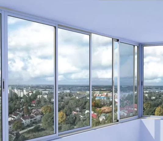 Плюсы балкона с алюминиевым остеклением: стиль, надежность, функциональность
