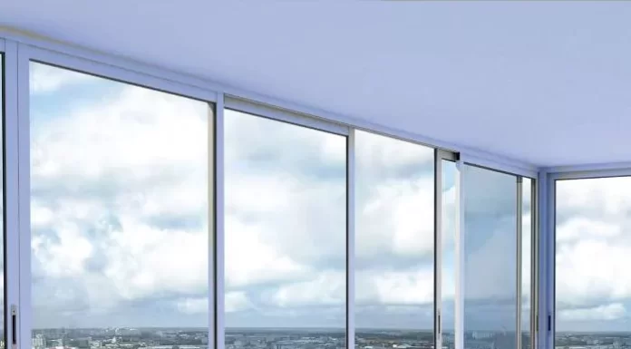 Плюсы балкона с алюминиевым остеклением: стиль, надежность, функциональность