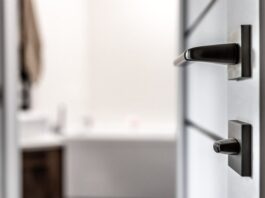 Дверная фурнитура: основные элементы, материалы