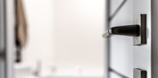 Дверная фурнитура: основные элементы, материалы