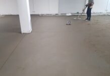 Технология укладки полусухой стяжки на кровлю: пошаговое руководство