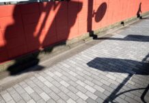 Ремонт и замена тротуарных бордюров: пошаговое руководство