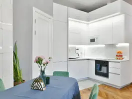 Очарование белой кухни в стиле модерн: элегантность и простор