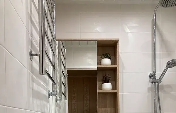 Особенности обустройства ванной комнаты: от металлопластика до плитки