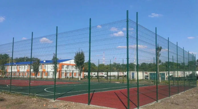 Ограждение 2D и 3D сетки на заказ: выбор оптимального решения для спортивного объекта