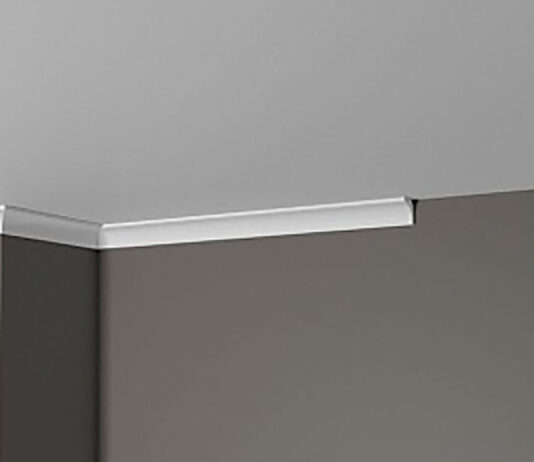 Потолочные плинтусы из полистирола: особенности, плюсы и монтаж