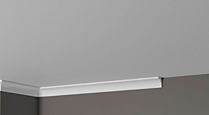 Потолочные плинтусы из полистирола: особенности, плюсы и монтаж